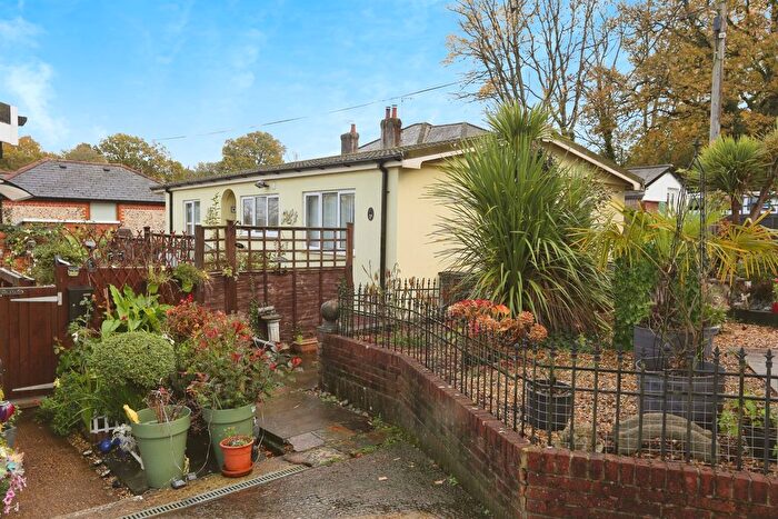 2 Bedroom Park Home For Sale In Winchester Road, Fair Oak, Eastleigh, SO50