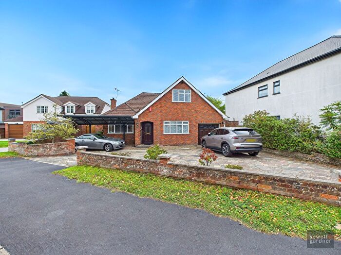 3 Bedroom Detached House For Sale In Beacon Way, Rickmansworth, WD3