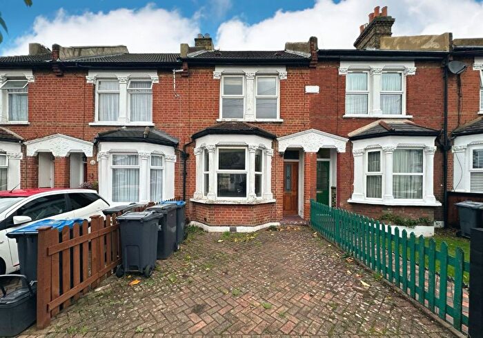 3 Bedroom Terraced House For Sale In Moffat Road, Thornton Heath, Surrey, CR7