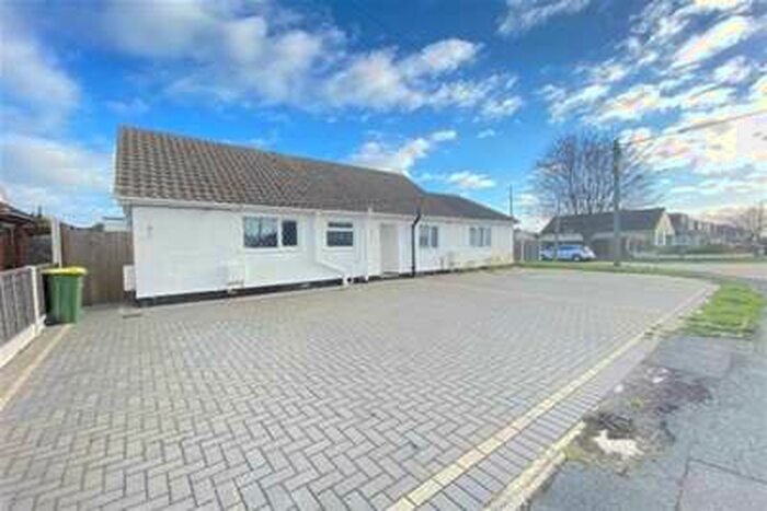 2 Bedroom Bungalow To Rent In Harewood Avenue, Rochford, SS4