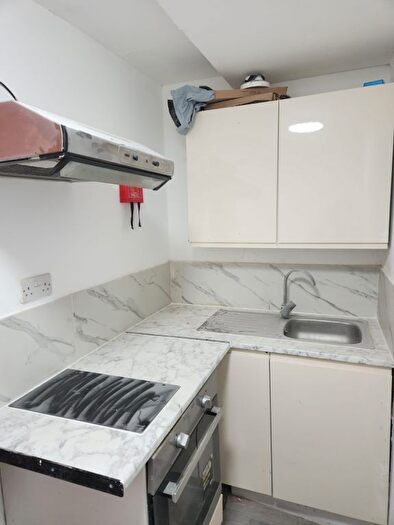 3 Bedroom Flat To Rent In Ilford, IG3