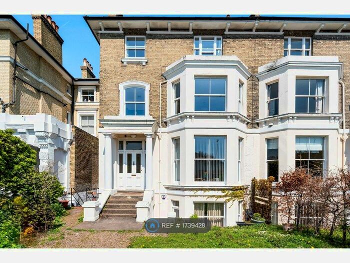 2 Bedroom Flat To Rent In Greenwich/Blackheath, London, SE3