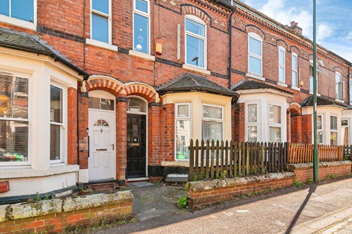 4 Bedroom Semi-detached House For Sale In Forest Grove, Nottingham, Nottinghamshire, NG1