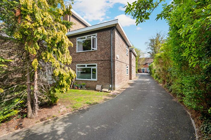 2 Bedroom Flat To Rent In Grand Drive, London, SW20