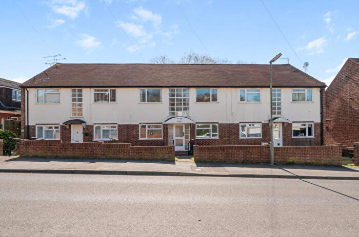 2 Bedroom Apartment For Sale In Farm Court, Farm Road, Frimley, Camberley, GU16