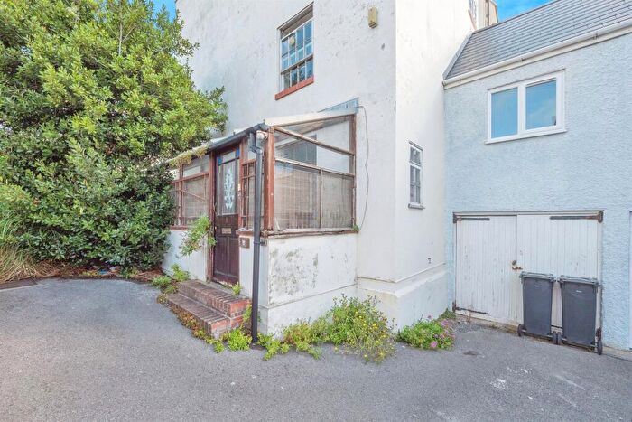 2 Bedroom Flat For Sale In Buxton Road, Weymouth, DT4