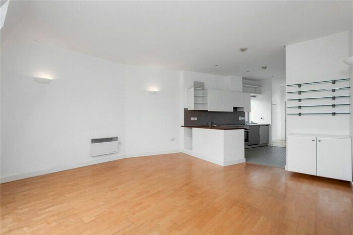 2 Bedroom Flat To Rent In Piano Lane, Carysfort Road, N16