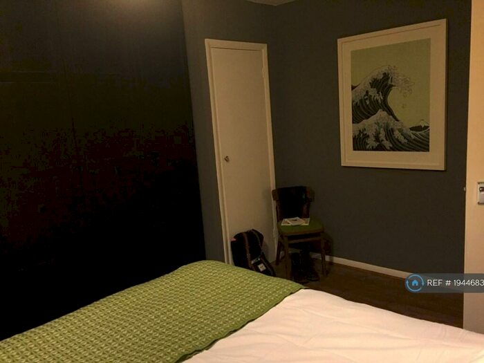 2 Bedroom Flat To Rent In Loughton Way, Buckhurst Hill, IG9