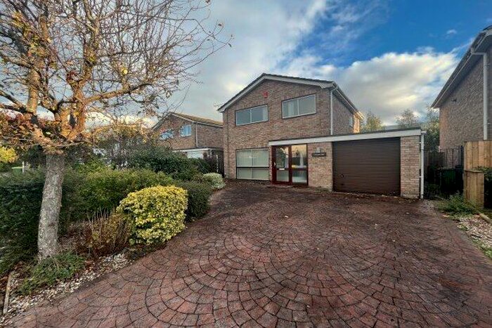 3 Bedroom Detached House To Rent In Pinetree Rise, Swindon, SN25