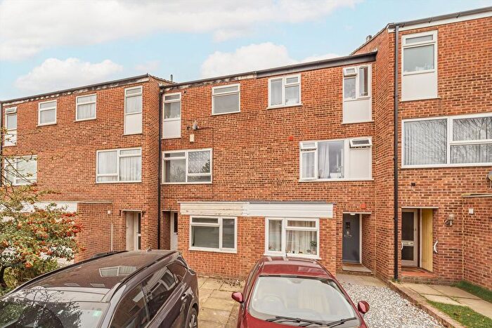 4 Bedroom Property To Rent In Dumbleton Close, Kingston Upon Thames, KT1