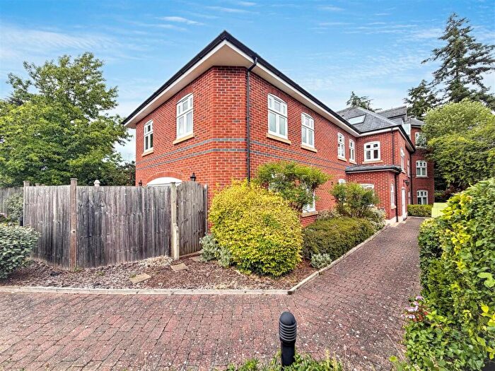 3 Bedroom Apartment For Sale In Richmond Road, Caversham Heights, RG4