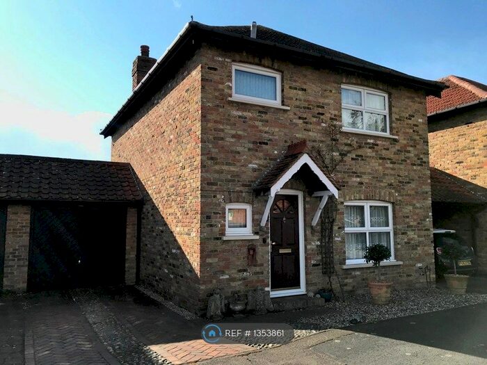3 Bedroom Semi-Detached House To Rent In The Magpies, Epping Green, Epping, CM16