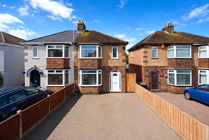 3 Bedroom Semi Detached House For Sale In Haunchwood Road, Nuneaton, Warwickshire, CV10