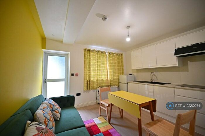 1 Bedroom Flat To Rent In Quality Street, Merstham, Redhill, RH1