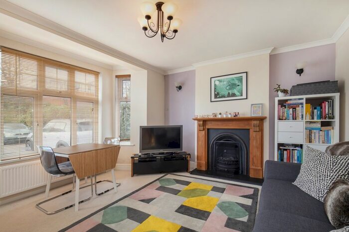 2 Bedroom Flat To Rent In Salisbury Court, Salisbury Road, SW19