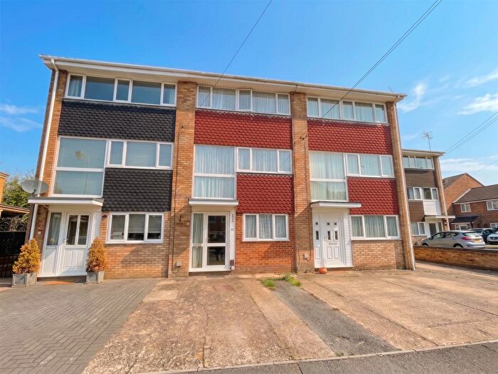 3 Bedroom Terraced House For Sale In The Beeches, Tollgate Road, Salisbury, SP1