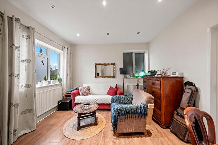 1 Bedroom Maisonette For Sale In Oaks Road, Kenley, Surrey, CR8