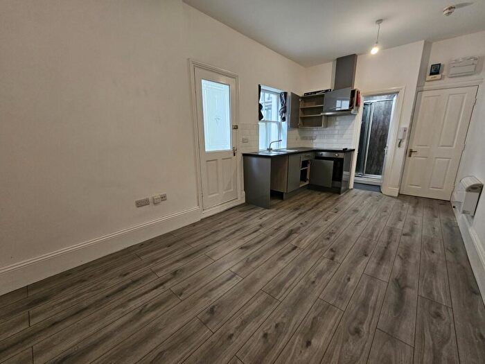 Flat To Rent In Holland Road, Hove, East Sussex, BN3