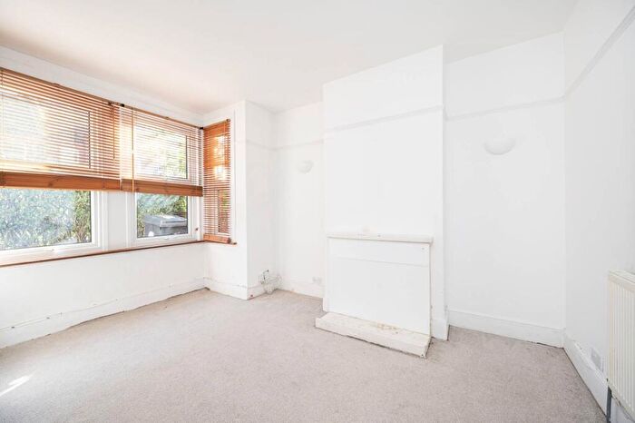 1 Bedroom Flat To Rent In Bloxhall Road, Leyton, London, E10