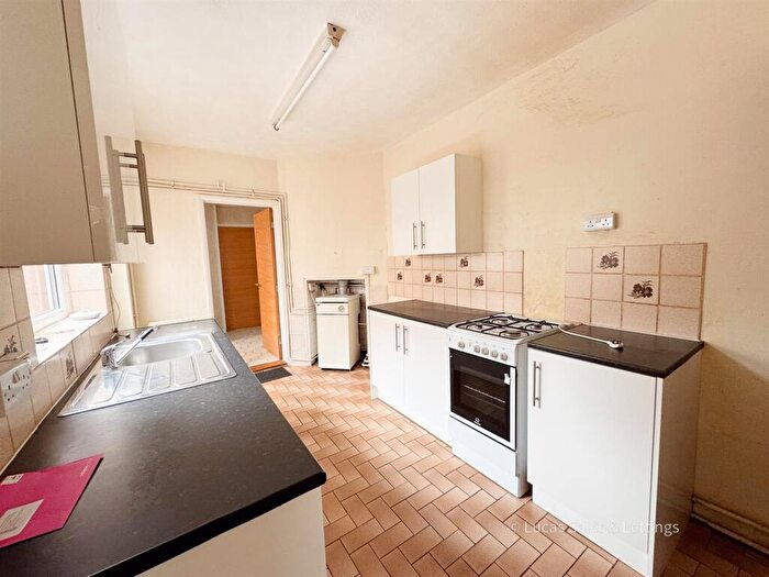 3 Bedroom Terraced House For Sale In Hawthorn Road, Kettering, NN15