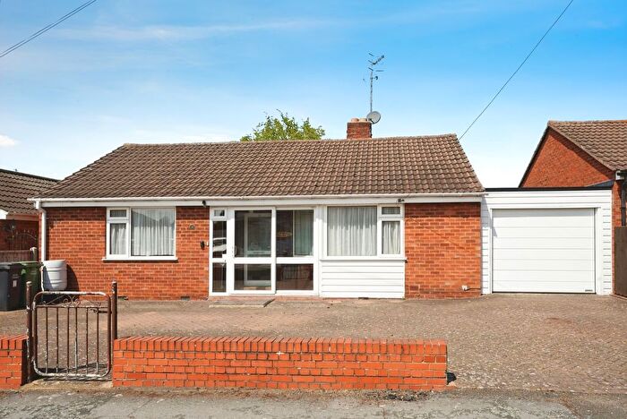 2 Bedroom Bungalow For Sale In Owletts End, Evesham, Worcestershire, WR11