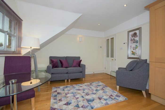 1 Bedroom Flat To Rent In Walton Crescent, Oxford, OX1