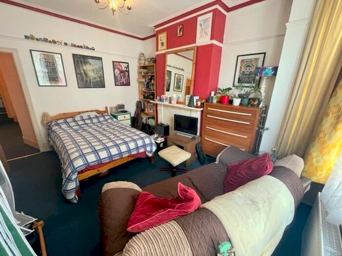 1 Bedroom Flat To Rent In Sackville Road, Hove, BN3