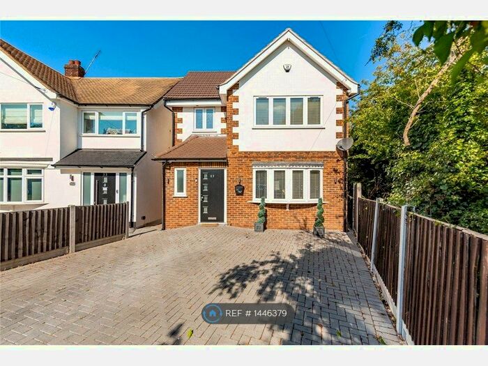 5 Bedroom Detached House To Rent In Cornwall Close, Hornchurch, RM11