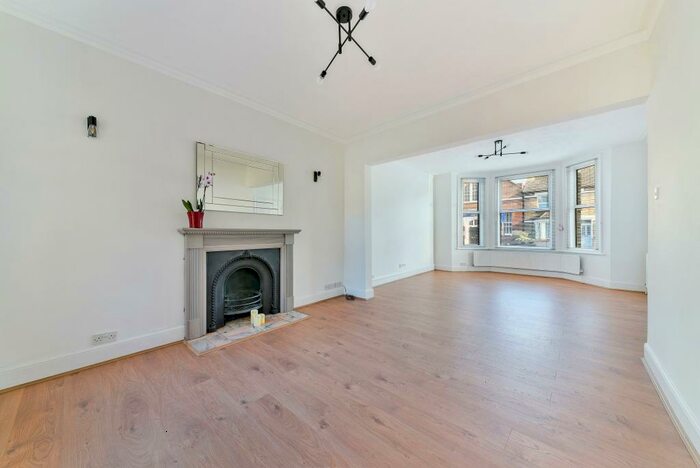 4 Bedroom Semi-Detached House To Rent In Brighton Road, South Croydon, CR2