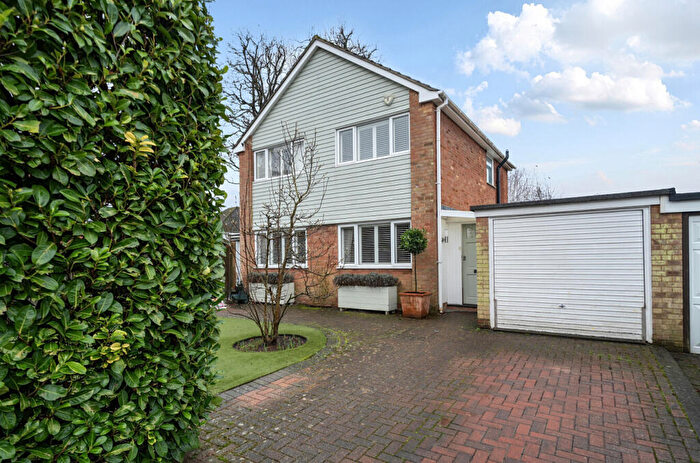 3 Bedroom Detached House For Sale In Mulberry Close, Ash Vale, Surrey, GU12