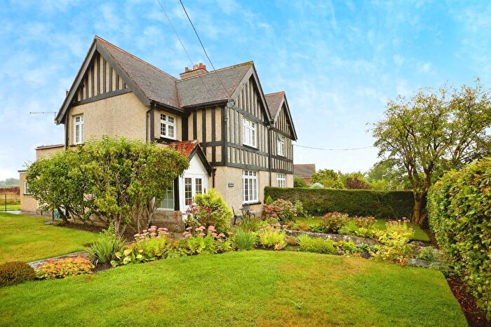 3 Bedroom Semi-Detached House For Sale In Wavering Lane West, Gillingham, SP8