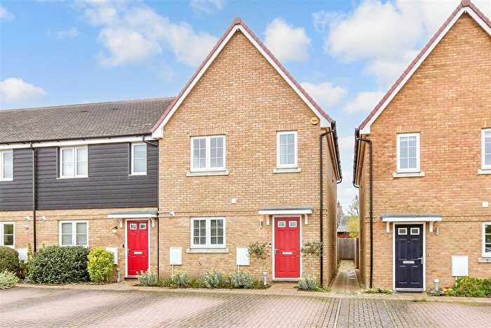 3 Bedroom End Terrace House For Sale In Butchers Green, Rainham, Gillingham, Kent, ME8