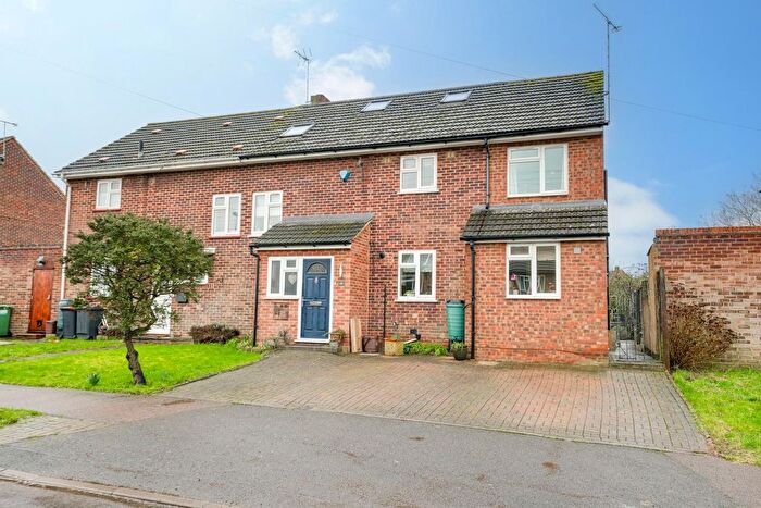 4 Bedroom Semi Detached House For Sale In Weston Avenue, Leighton Buzzard, LU7