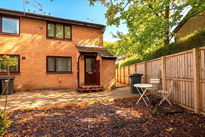 1 Bedroom Flat For Sale In Lakeside Terrace, Rawdon, Leeds, West Yorkshire, LS19