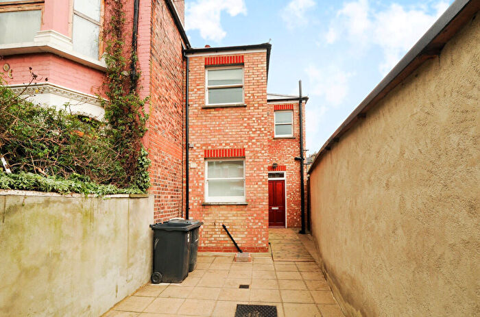 2 Bedroom Mews To Rent In Inderwick Road, Crouch End, London, N8