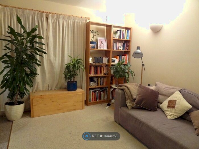 2 Bedroom Flat To Rent In Owens Way, Cowley, Oxford, OX4