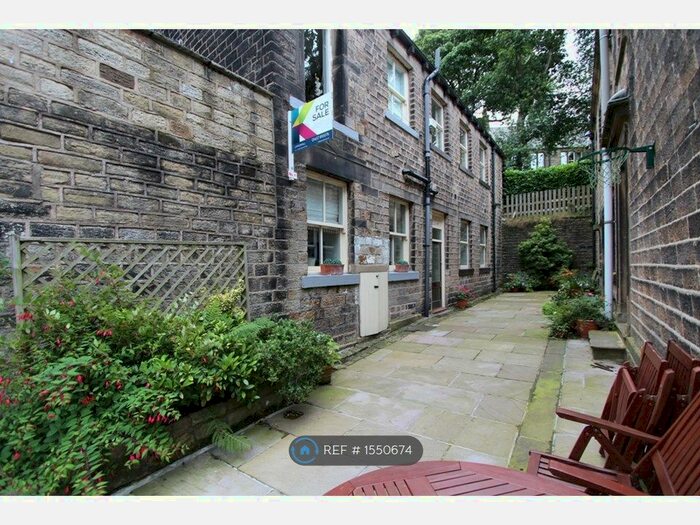1 Bedroom Flat To Rent In The Square, Dobcross, OL3