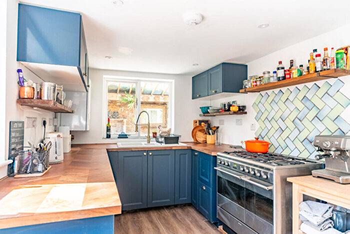3 Bedroom End Of Terrace House For Sale In High Street, Markyate, St. Albans, Hertfordshire, AL3