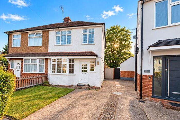3 Bedroom Semi-Detached House To Rent In Walton-on-Thames, Surrey, KT12