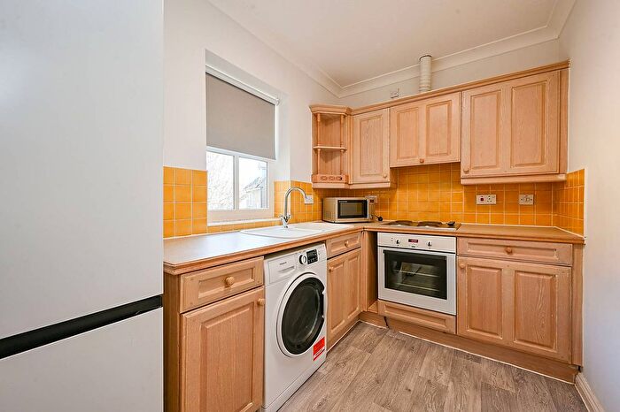 2 Bedroom Flat For Sale In Alfred Close, Chiswick, London, W4
