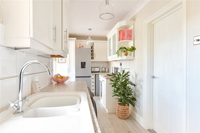 4 Bedroom Terraced House For Sale In Hawthorn Road, Strood, Rochester, Kent, ME2