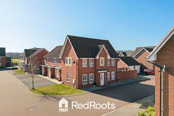 3 Bedroom Semi Detached House For Sale In Whitmoore Drive, Auckley, Doncaster, South Yorkshire, DN9