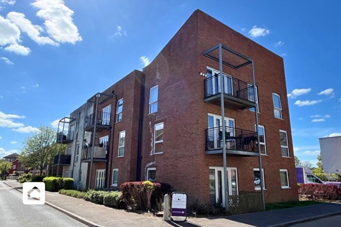 2 Bedroom Flat For Sale In The Moors, Redhill, Surrey, RH1