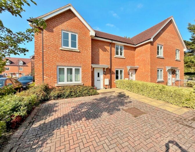 2 Bedroom Flat To Rent In Northcourt Mews, Abingdon, Oxfordshire, OX14
