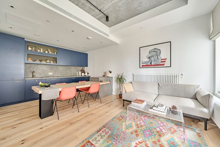 2 Bedroom Flat For Sale In Goodluck Hope Walk, London, E14