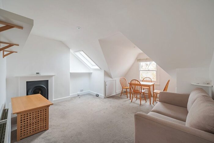 1 Bedroom Flat For Sale In Knollys Road, Streatham, London, SW16