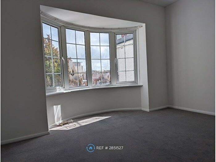 3 Bedroom Flat To Rent In Palm Bay Gardens, Margate, CT9