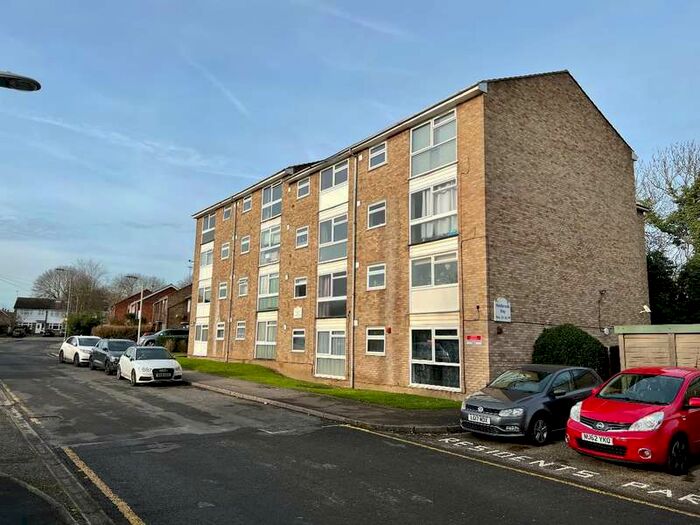 1 Bedroom Flat To Rent In Holdbrook Way, Romford, RM3
