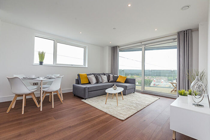 1 Bedroom Apartment To Rent In Gateway Tower, Western Gateway, London, E16