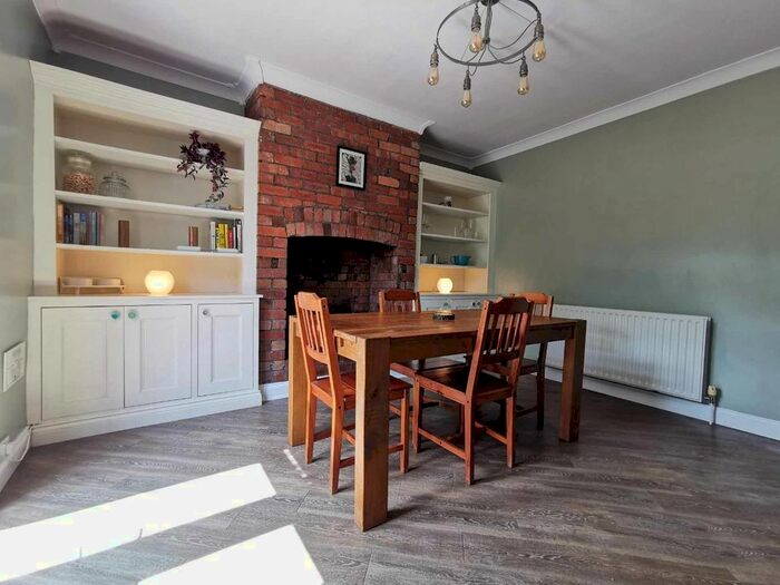 3 Bedroom Semi-Detached House To Rent In Doncaster Road, Wakefield, WF1
